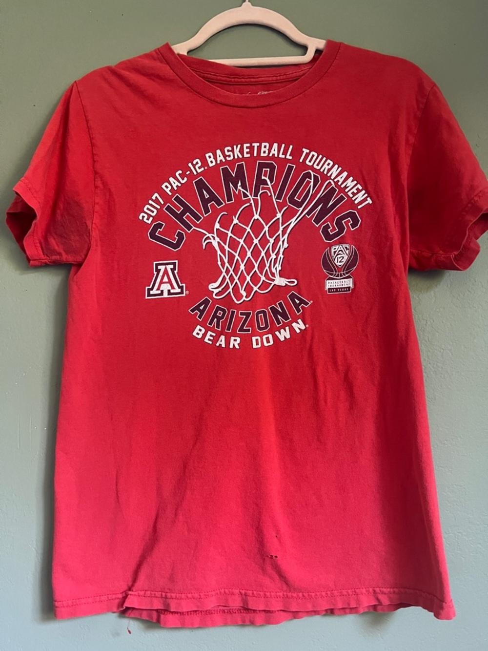 Vintage inspired U of A Basketball tee